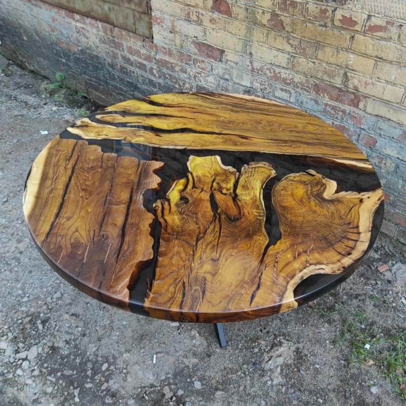 Круглый стол из слэба шелковицы