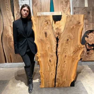 Стол из карагача с живым краем