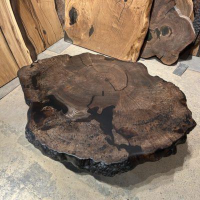 Черный стол из спила карагача